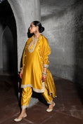 Load image into Gallery viewer, Sehar Honey Scallop Kurta Set
