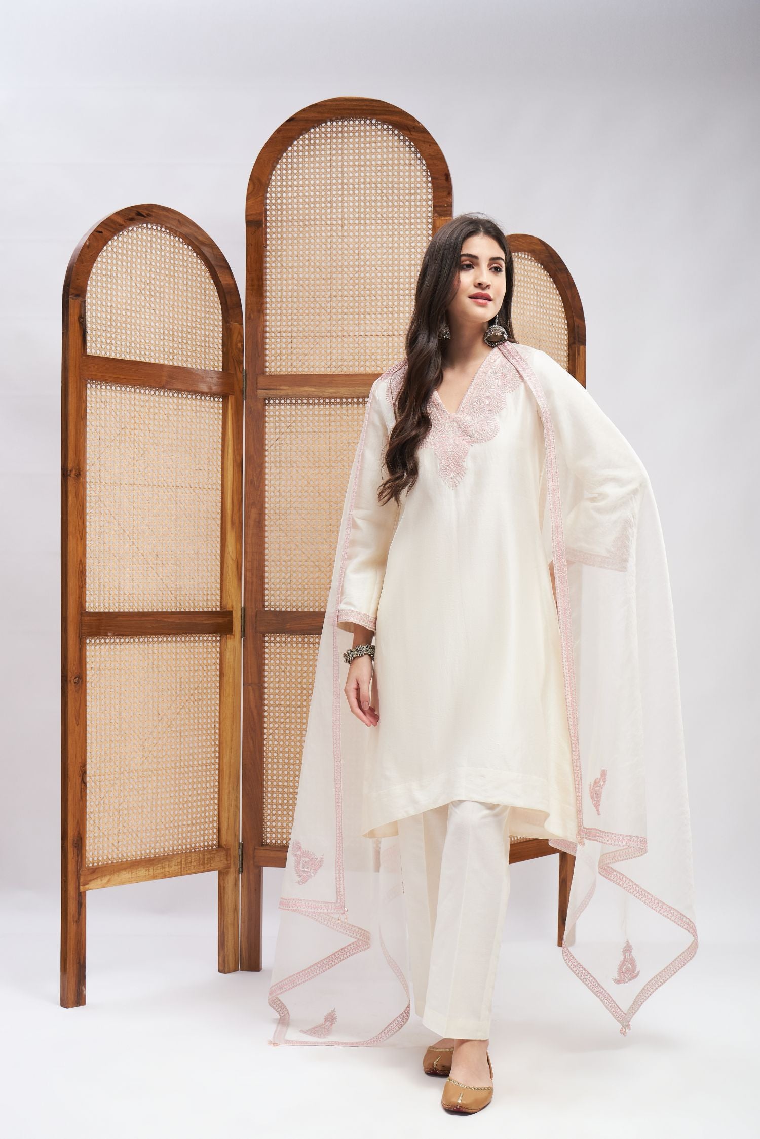 Alfaaz Off-White Kurta Set- front view