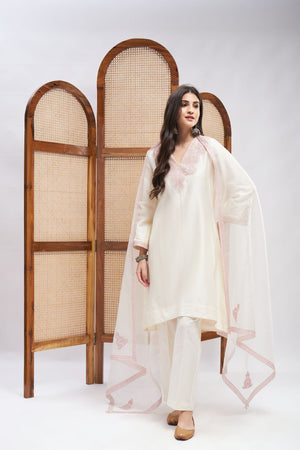 Alfaaz Off-White Kurta Set- front view