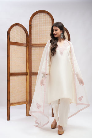 Alfaaz Off-White Kurta Set- front view