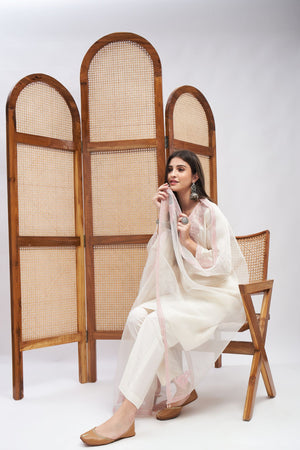 Alfaaz Off-White Kurta Set- front view