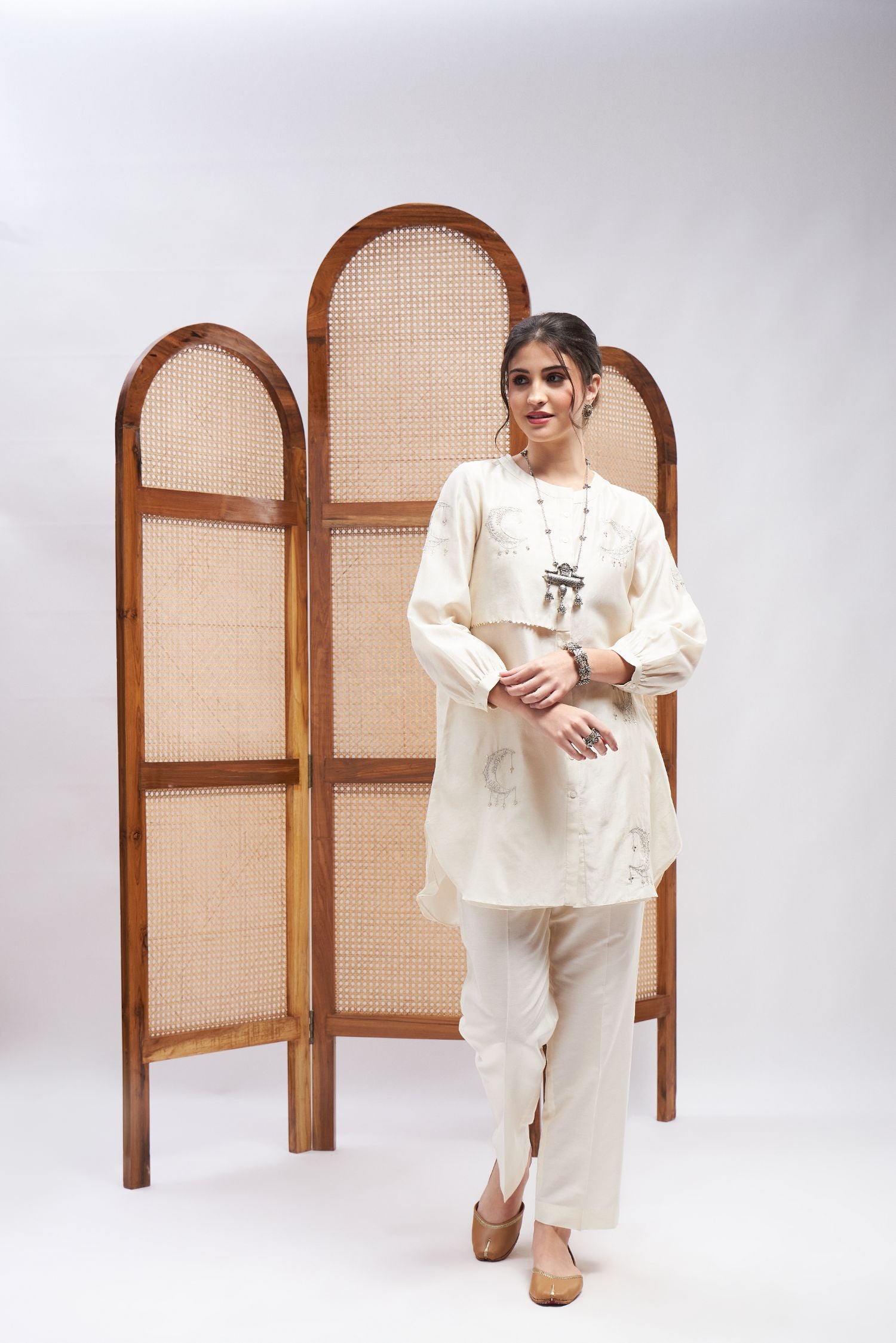 Off-White Silk Chanderi Kurta Set- front view