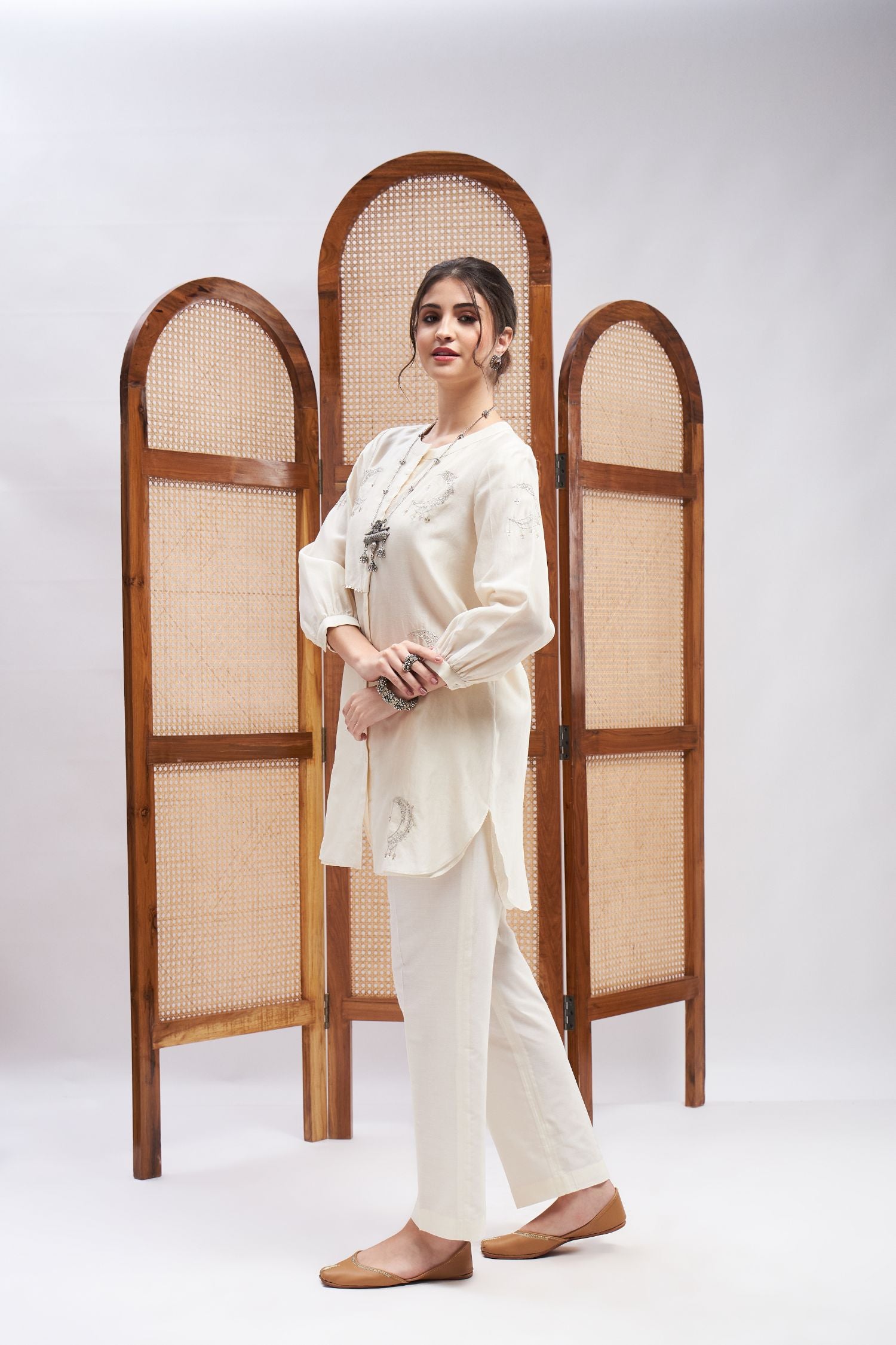 Off-White Silk Chanderi Kurta Set- side view