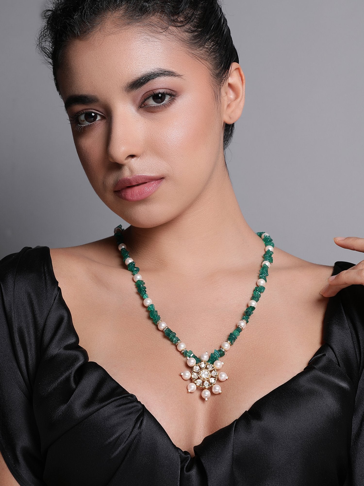 Le Damaris Pearl Beads& Kundan Necklace