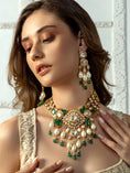 Load image into Gallery viewer, Bridal Necklace Set With Green Jades & Pearls
