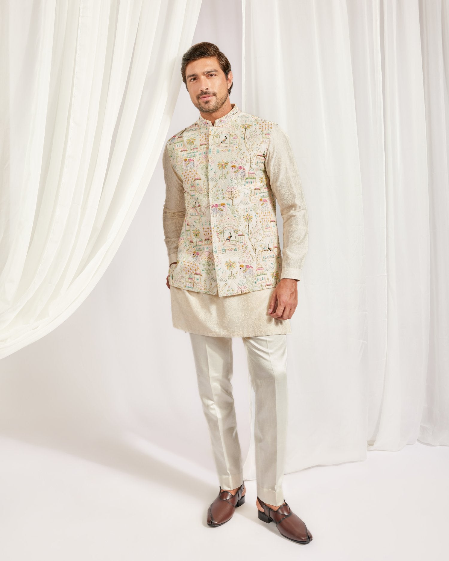 Short Bandi With Kurta And Slim Pants