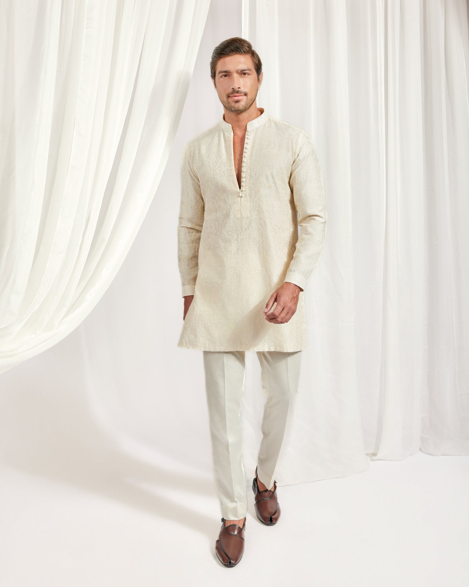 Short Bandi With Kurta And Slim Pants