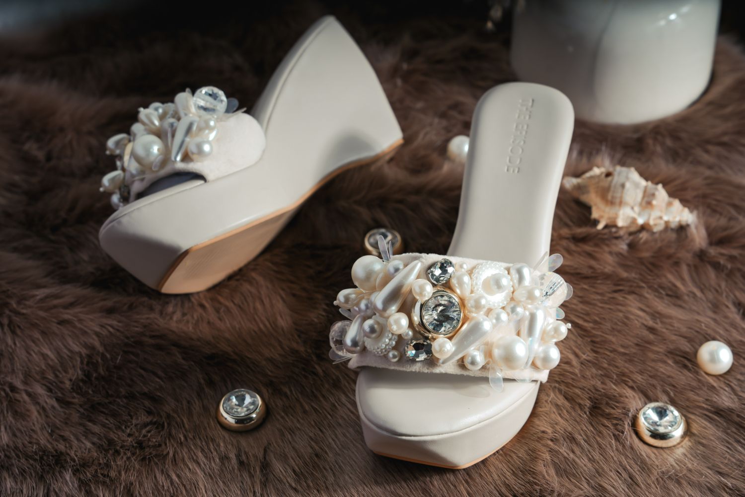 Daisy Darling Wedges (Cream)