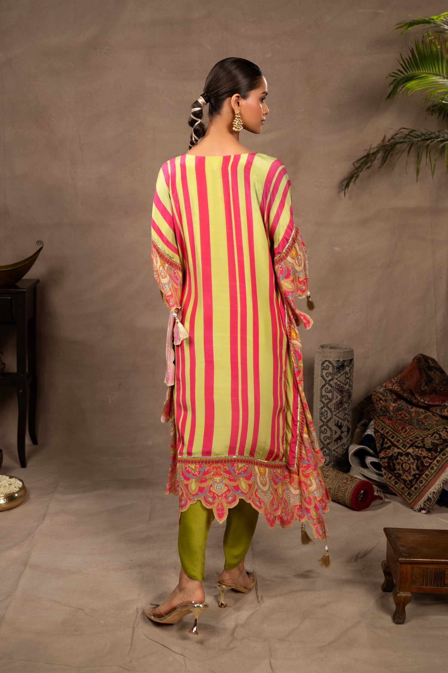 Isa Printed Crepe Kaftaan With Embroided Tulip Pant Set