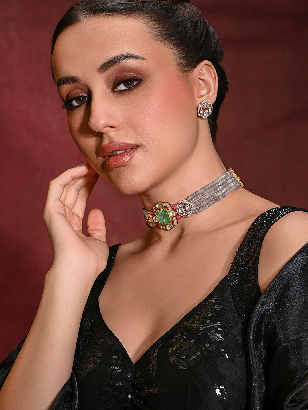 Dazzling Choker With Earrings