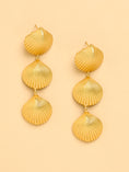 Load image into Gallery viewer, Sea Shells Drop Earrings
