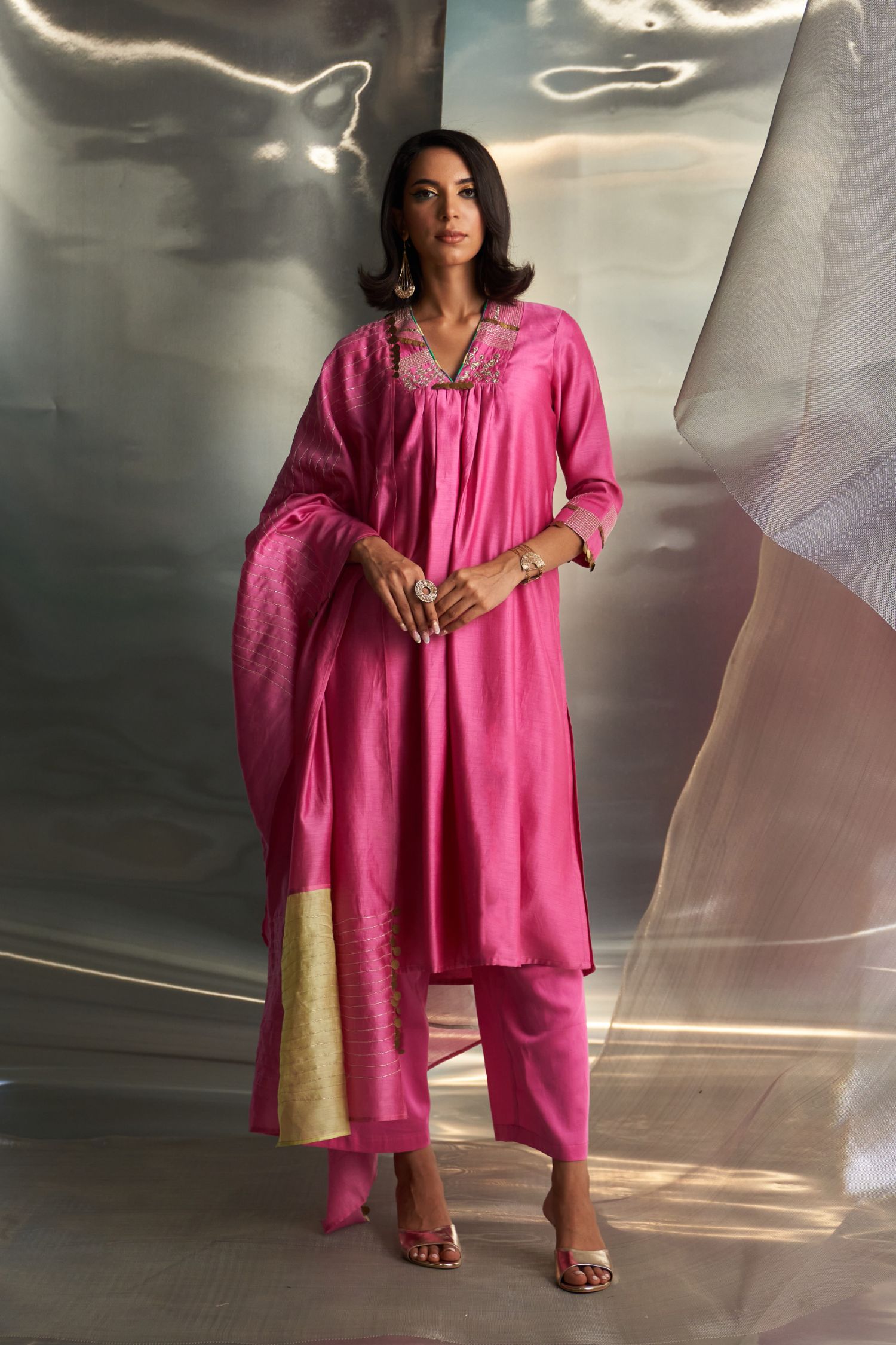 Mis'R Embroidered V-Neck Kurta Set