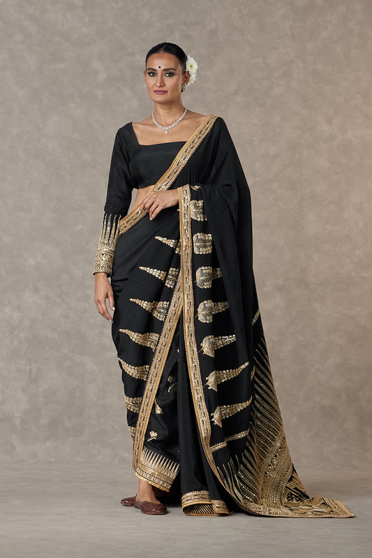 Pre-Stitched Sari With A Colar Pallu