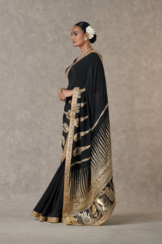 Pre-Stitched Sari With A Colar Pallu