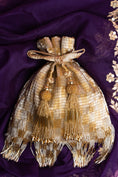 Load image into Gallery viewer, Shades of Gold Tassel
