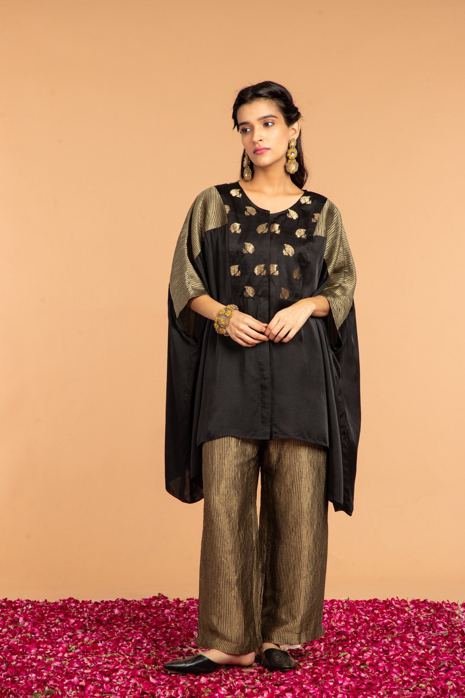 Gulab Yoke Short Kaftan